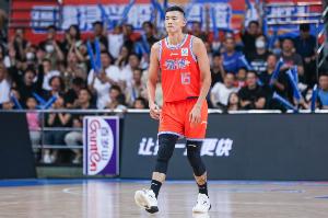 新葡萄8883登录-媒体人：陈林坚在生涯不断上升时受了伤又遭遇了车祸 真是很可惜